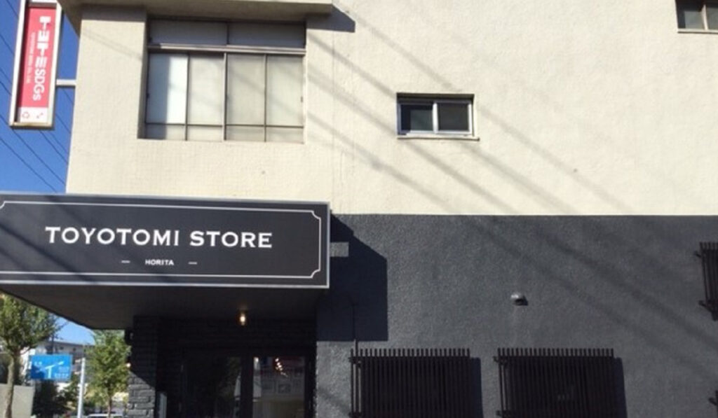 Edificio de Toyotomi Store ubicado en Nagoya, Japón