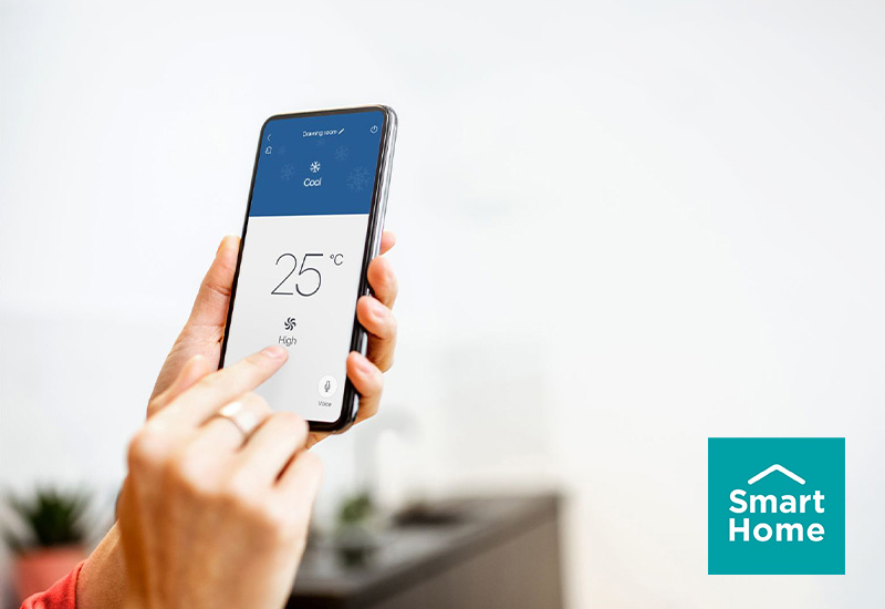 Producto de tratamiento del aire Toyotomi controlado a distancia por la aplicación de hogar inteligente en un teléfono.