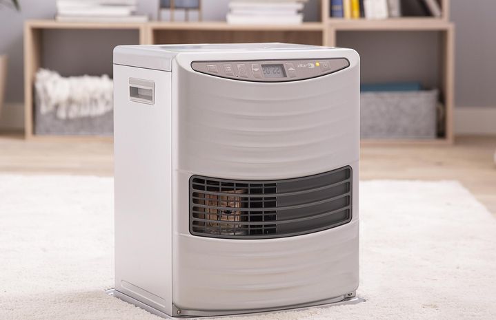 Zibro LC-30 paraffin heater from Toyotomi standing in the middle of a living room heating it up during winter