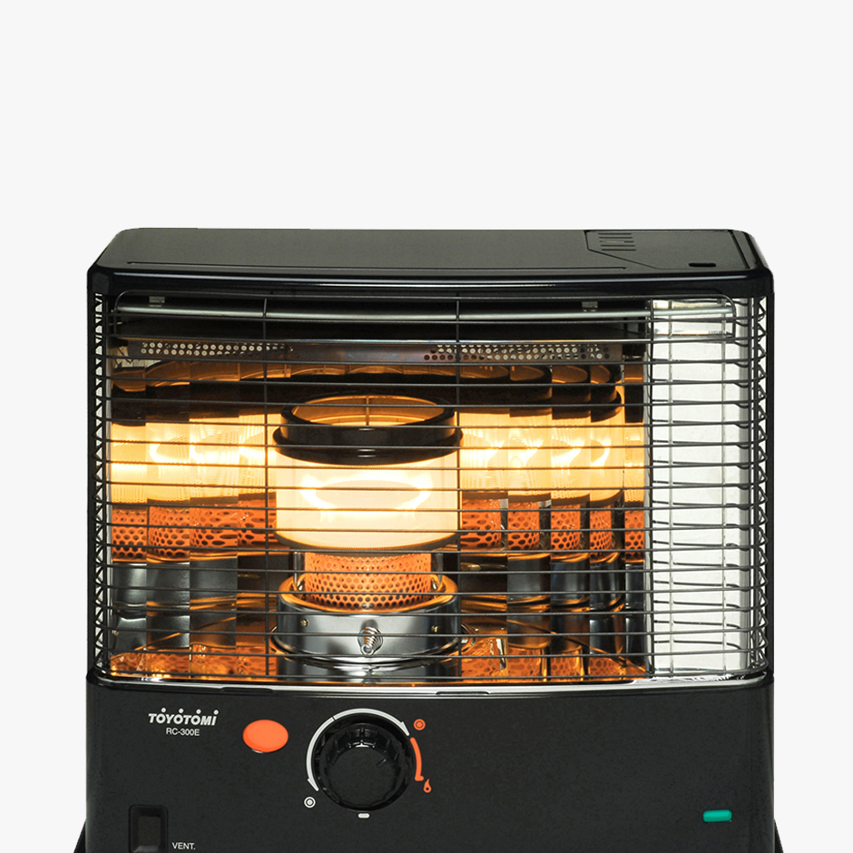 Aquecedor de espaço a querosene Toyotomi de alta eficiência para aquecimento interior.